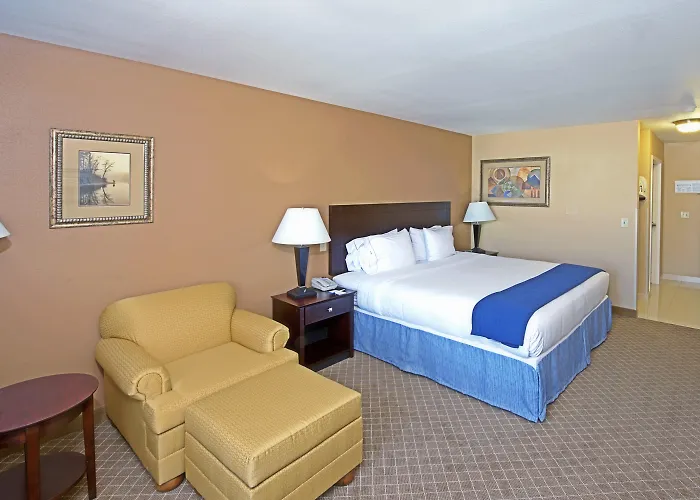 Express & By Ihg 3*