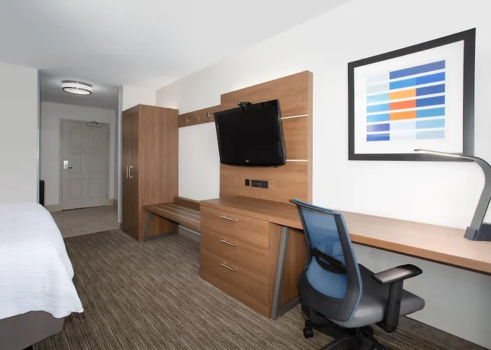 Express & By Ihg Hotel 3*