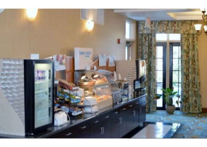 Hotel Express & By Ihg 3*